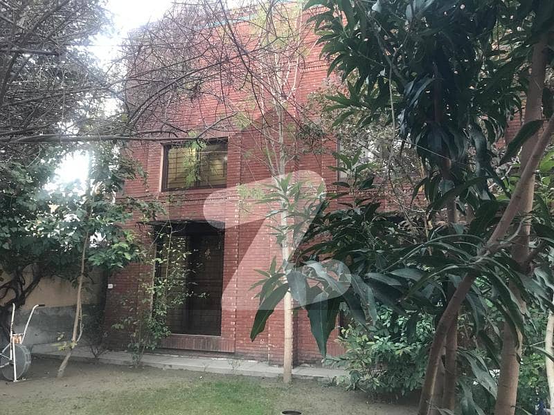 واپڈا ٹاؤن لاہور میں 5 کمروں کا 1 کنال مکان 1.8 لاکھ میں کرایہ پر دستیاب ہے۔