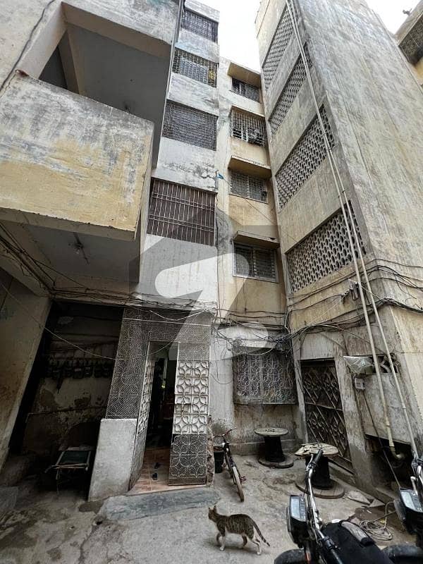 نارتھ ناظم آباد ۔ بلاک ایف نارتھ ناظم آباد,کراچی میں 2 کمروں کا 4 مرلہ فلیٹ 60.0 لاکھ میں برائے فروخت۔