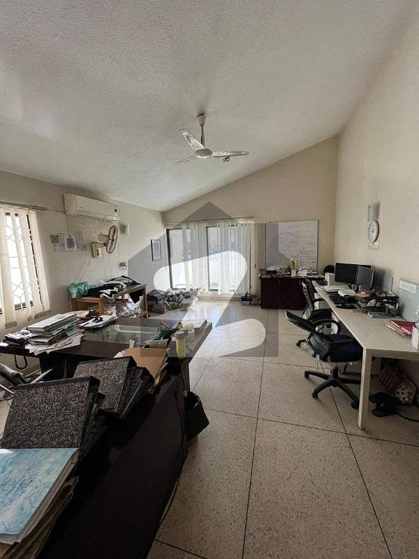 کلفٹن ۔ بلاک 4 کلفٹن,کراچی میں 4 کمروں کا 1 کنال مکان 7.5 لاکھ میں کرایہ پر دستیاب ہے۔