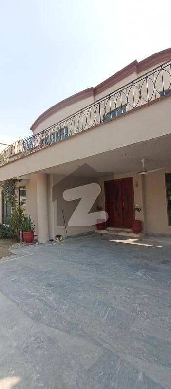 ڈی ایچ اے فیز 4 ڈیفنس (ڈی ایچ اے),لاہور میں 5 کمروں کا 1 کنال مکان 2.9 لاکھ میں کرایہ پر دستیاب ہے۔