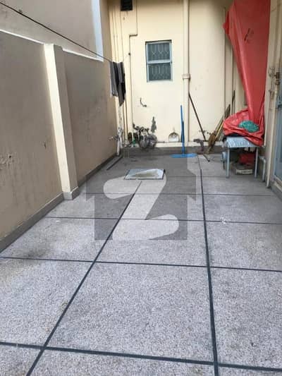 10 Marla Single Storey Old Very Near To Wahdat Road For Sale