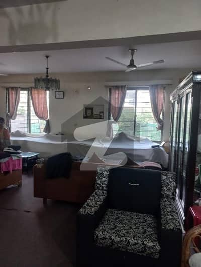 علامہ اقبال ٹاؤن ۔ پاک بلاک علامہ اقبال ٹاؤن,لاہور میں 2 کمروں کا 10 مرلہ مکان 3.7 کروڑ میں برائے فروخت۔