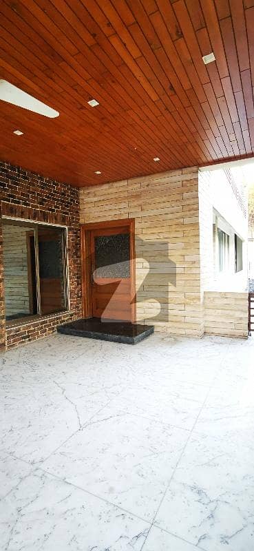 Brand New Triple Story 6 Bedrooms Residence House Available For Rent