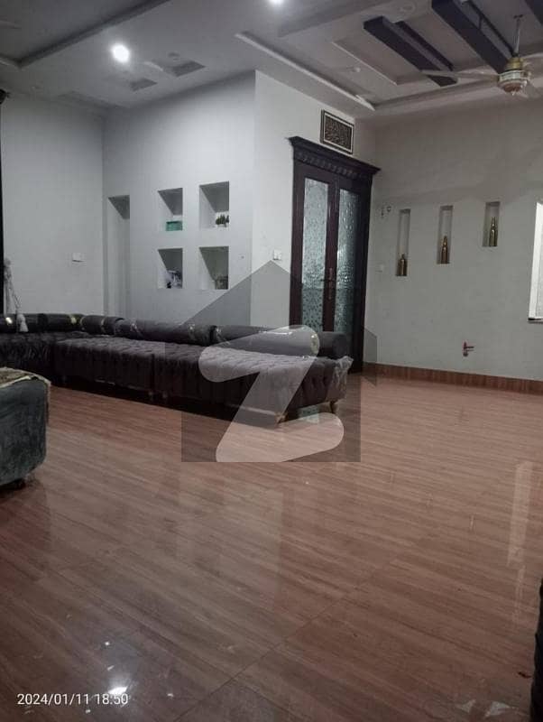 ایڈن آچرڈ فیصل آباد میں 5 کمروں کا 10 مرلہ مکان 4.75 کروڑ میں برائے فروخت۔