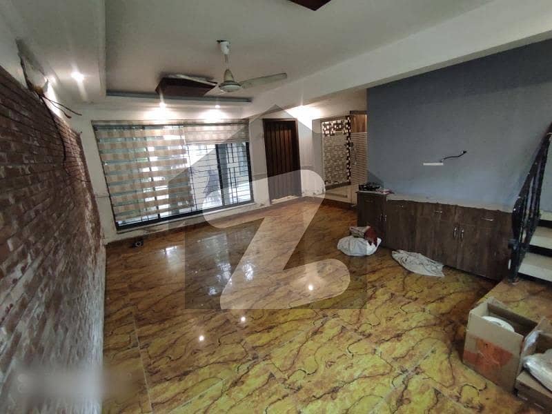 گارڈن ٹاؤن لاہور میں 8 کمروں کا 2 کنال مکان 4.5 لاکھ میں کرایہ پر دستیاب ہے۔