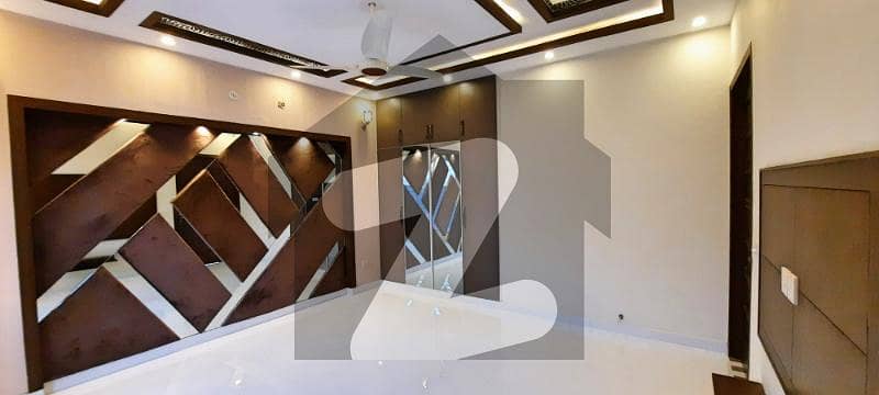پارک ویو سٹی لاہور میں 5 کمروں کا 10 مرلہ مکان 3.0 کروڑ میں برائے فروخت۔