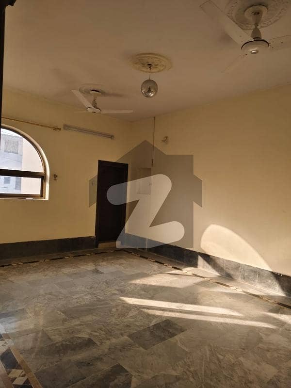 ورسک روڈ پشاور میں 3 کمروں کا 10 مرلہ بالائی پورشن 30.0 ہزار میں کرایہ پر دستیاب ہے۔
