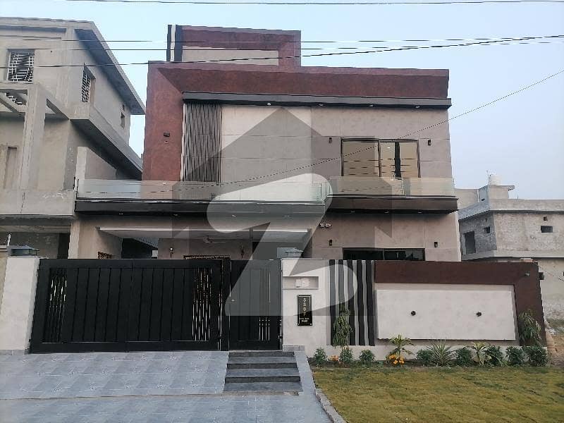 Centrally Located House For Sale In Central Park Housing Scheme Available
