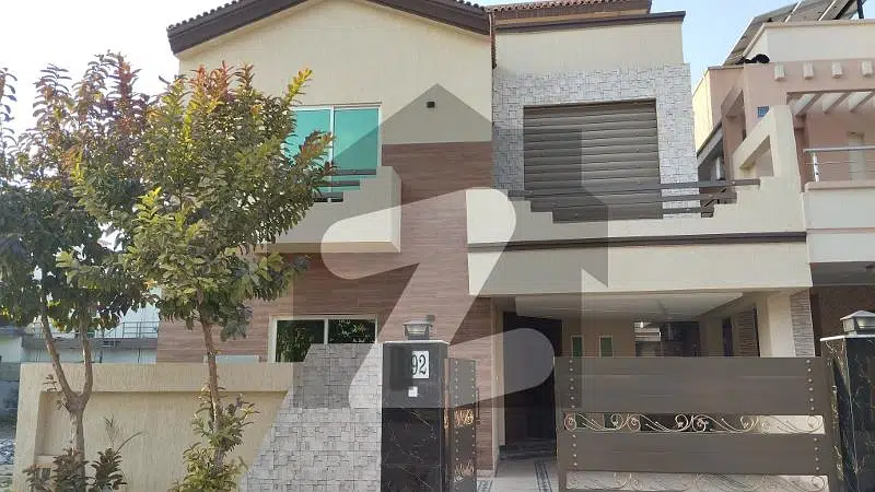 Moderately Used 10 Marla House For Sale In Bahria Town Phase 3