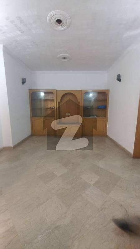 Johar town phase 2 block j 3 5 MARLA house for rent 4 bedroom daring room daibal kitchen