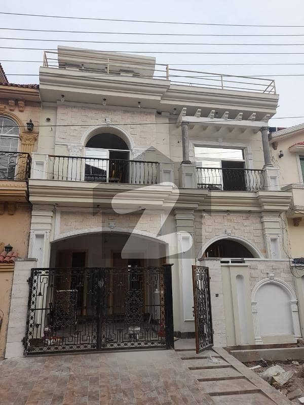 کینال گارڈن لاہور میں 5 کمروں کا 6 مرلہ مکان 2.45 کروڑ میں برائے فروخت۔