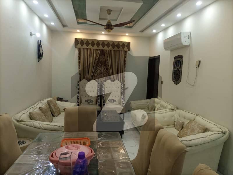 علامہ اقبال ٹاؤن لاہور میں 5 کمروں کا 5 مرلہ مکان 2.8 کروڑ میں برائے فروخت۔