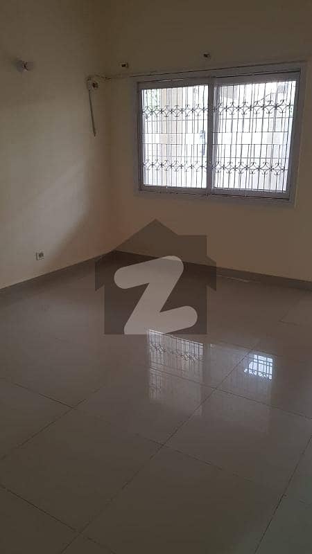 3 BED DD GROUND FLOOR PORTION FOR RENT IN GULSHAN BLOCK 11 NEAR METRO AND SAFARI PARK