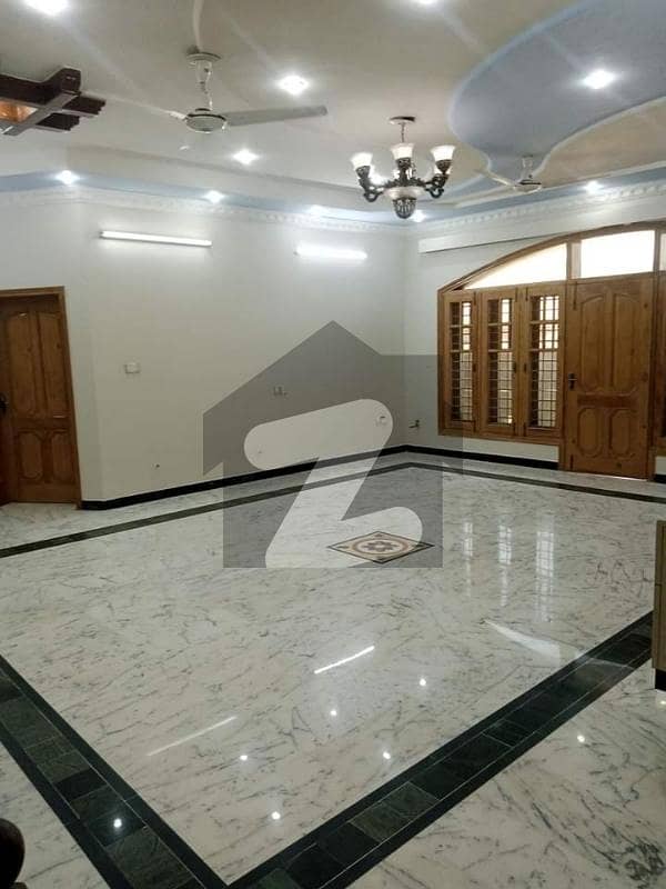 حیات آباد فیز 6 - ایف4 حیات آباد فیز 6,حیات آباد,پشاور میں 10 کمروں کا 1 کنال مکان 2.7 لاکھ میں کرایہ پر دستیاب ہے۔