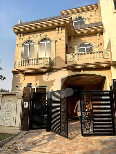 8 Marla House Available For Rent In Ali Block Bahria Town Lahore