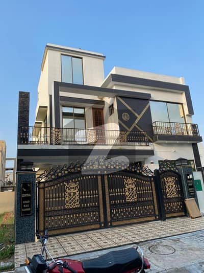 10 Marla Brand New House at Attractive Location