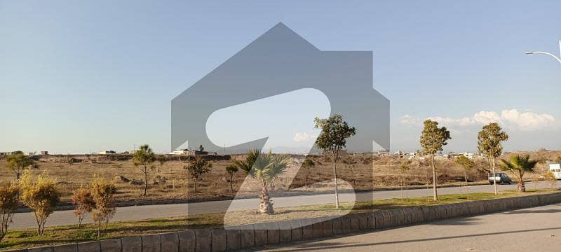 Luxurious Countryside Living Awaits! 5 Kanal Developed Possession Farmhouse Plot For Sale In Block C, Gulberg Greens, Islamabad!