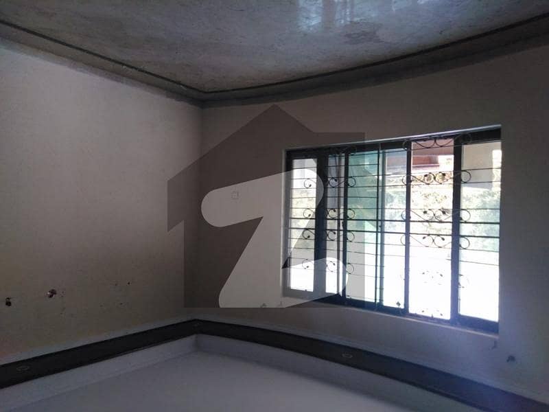 1 Kanal Upper Portion In Stunning Model Town - Block J Is Available For rent