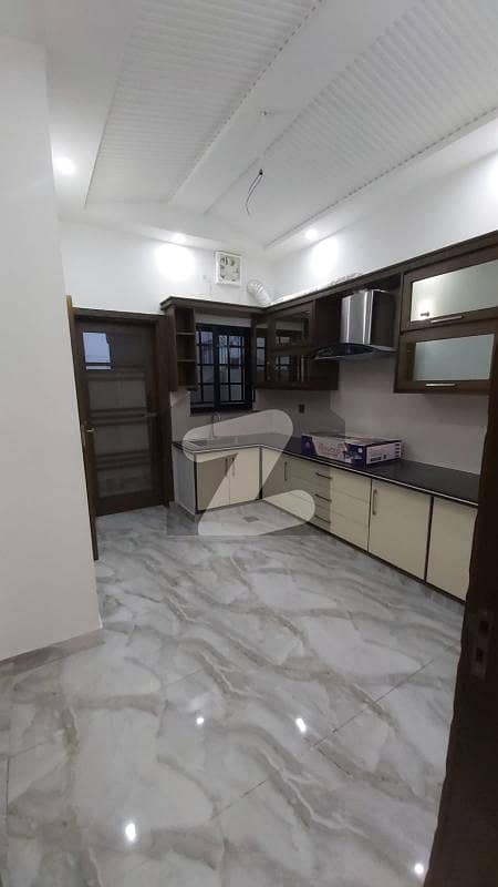 بحریہ ٹاؤن - توحید بلاک بحریہ ٹاؤن ۔ سیکٹر ایف,بحریہ ٹاؤن,لاہور میں 5 کمروں کا 10 مرلہ مکان 1.0 لاکھ میں کرایہ پر دستیاب ہے۔
