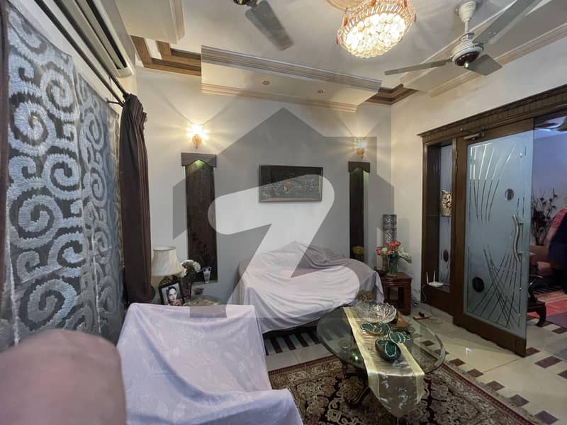 جوہر ٹاؤن فیز 2 جوہر ٹاؤن,لاہور میں 4 کمروں کا 5 مرلہ مکان 2.4 کروڑ میں برائے فروخت۔