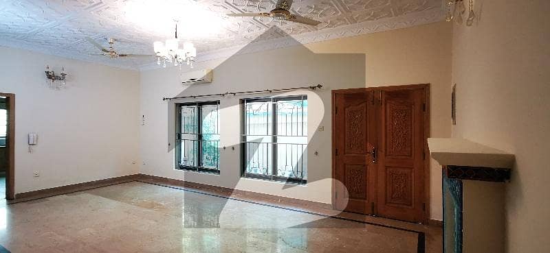 ایف ۔ 7 اسلام آباد میں 5 کمروں کا 1 کنال مکان 5.0 لاکھ میں کرایہ پر دستیاب ہے۔