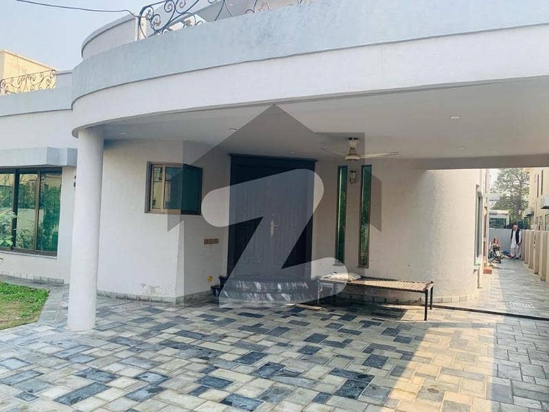 1 Kanal House For Sale In Prime Location