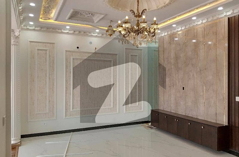 ڈی ایچ اے فیز 7 ڈیفنس (ڈی ایچ اے),لاہور میں 4 کمروں کا 10 مرلہ مکان 5.15 کروڑ میں برائے فروخت۔