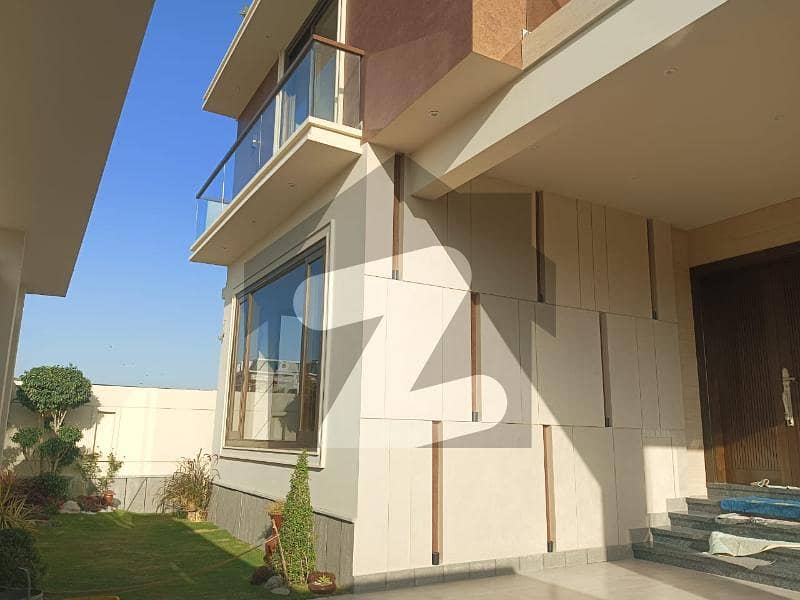 ڈی ایچ اے فیز 8 ڈی ایچ اے ڈیفینس,کراچی میں 6 کمروں کا 1 کنال مکان 18.5 کروڑ میں برائے فروخت۔