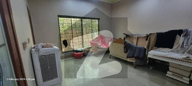 ماڈل سٹی ون کینال روڈ,فیصل آباد میں 6 کمروں کا 10 مرلہ مکان 3.3 کروڑ میں برائے فروخت۔