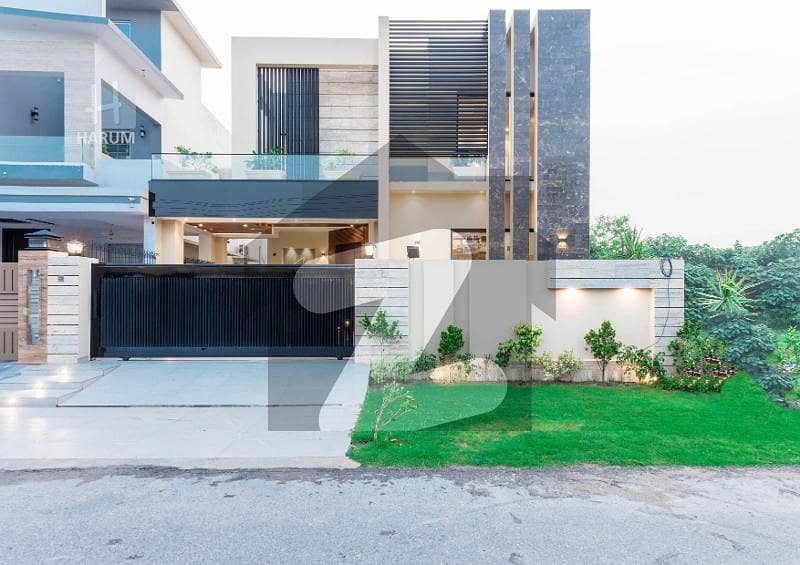 10 Marla Ultra Modern SUPER Luxury House Available For Sale