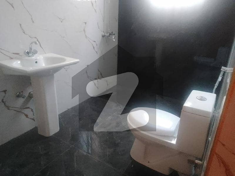 کینٹ لاہور میں 3 کمروں کا 12 مرلہ مکان 6.75 کروڑ میں برائے فروخت۔