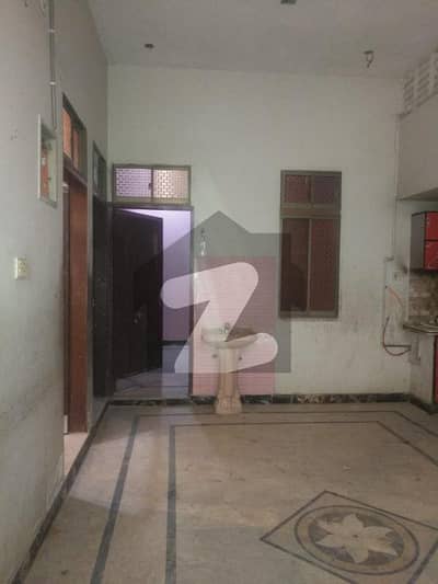 سکیم 33 - سیکٹر 38-اے سکیم 33,کراچی میں 3 کمروں کا 5 مرلہ زیریں پورشن 28.0 ہزار میں کرایہ پر دستیاب ہے۔