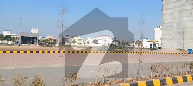 HOT LOCATION PLOT AVAILBLE IN PLATINUM BLOCK PARK VIEW CITY