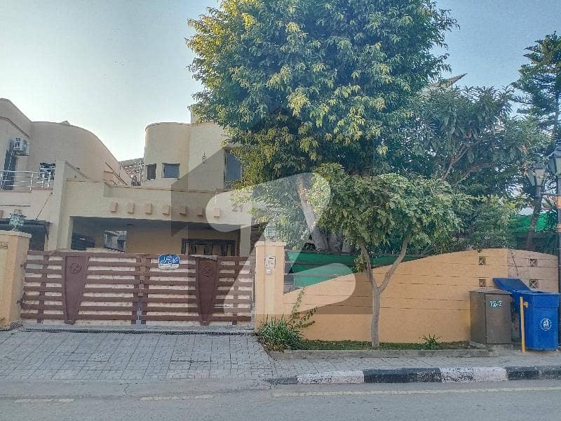 Prime Location 12 Marla Safari Villa Available For Rent in Phase 7 Bahria town