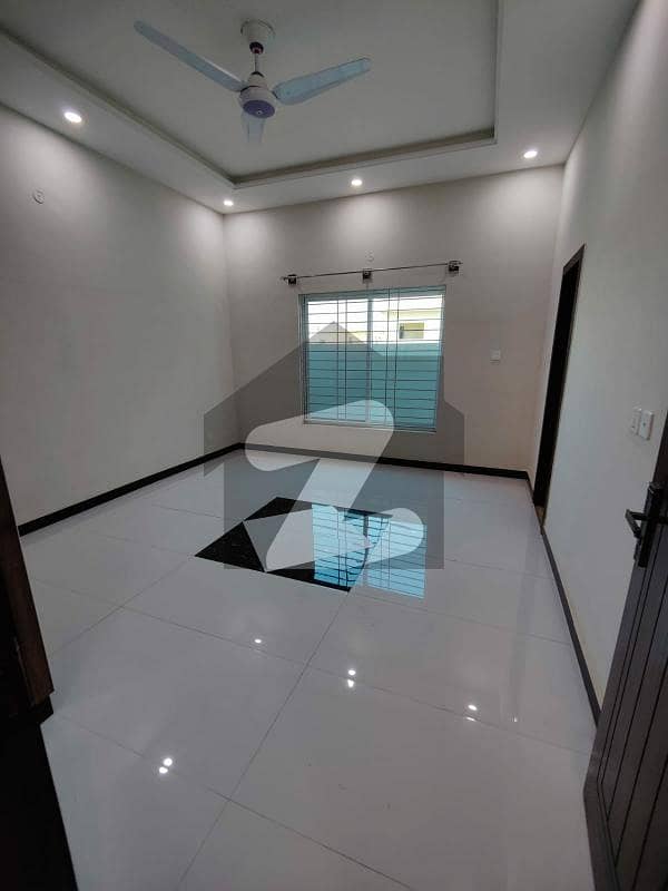 ٹاپ سٹی 1 - بلاک ڈی ٹاپ سٹی 1,اسلام آباد میں 4 کمروں کا 10 مرلہ مکان 1.1 لاکھ میں کرایہ پر دستیاب ہے۔