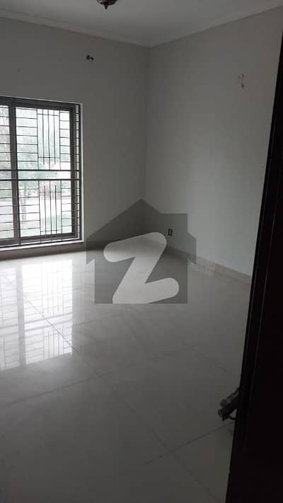 A Beautiful And Allegiance 12 Marla Upper Portion Available For Rent In Bahria Town Lahore. It Is Available At Very Affordable Rate.
