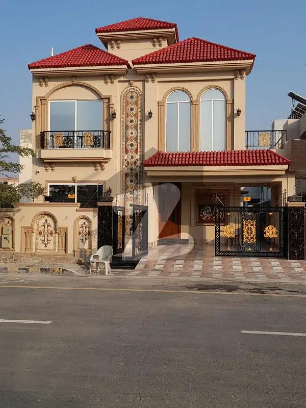10 MARLA 100 FT WIDE BRAND NEW HOUSE FOR SALE IN DHA RAHBAR BLOCK E NEAR TO MASQUE, COMMERCIAL AND SOLAR INSTALLATION