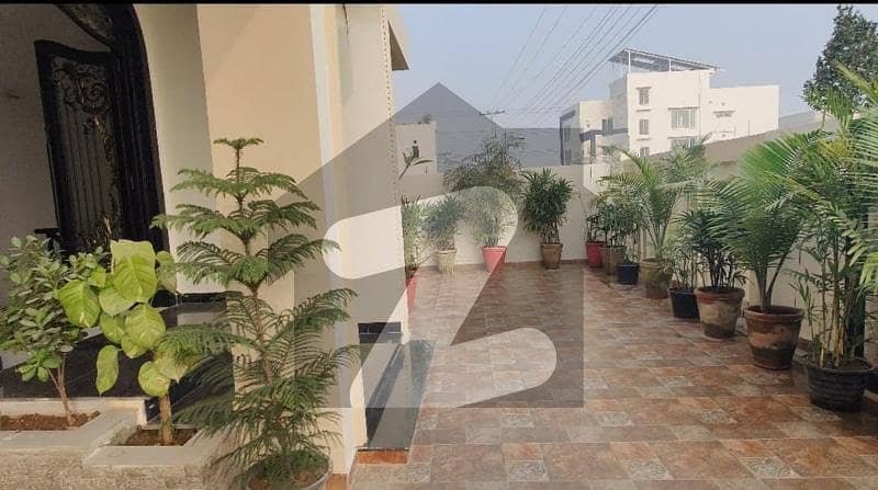 4 KANAL SUPERB LOCATION HOUSE AVAILABLE FOR SALE IN LDA AVENUE - BLOCK A