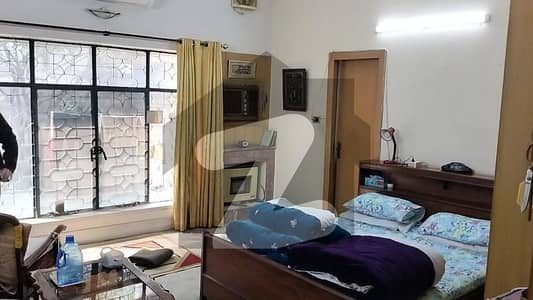 علامہ اقبال ٹاؤن ۔ پاک بلاک علامہ اقبال ٹاؤن,لاہور میں 5 کمروں کا 1 کنال مکان 7.0 کروڑ میں برائے فروخت۔