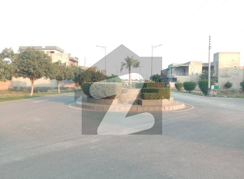 گرین آرچرڈ لوئر کینال روڈ,فیصل آباد میں 5 مرلہ رہائشی پلاٹ 37.5 لاکھ میں برائے فروخت۔