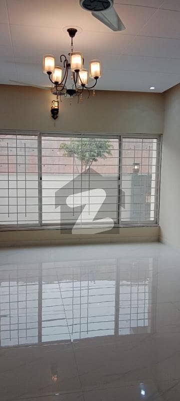 Sector F 10 Marla House For Rent