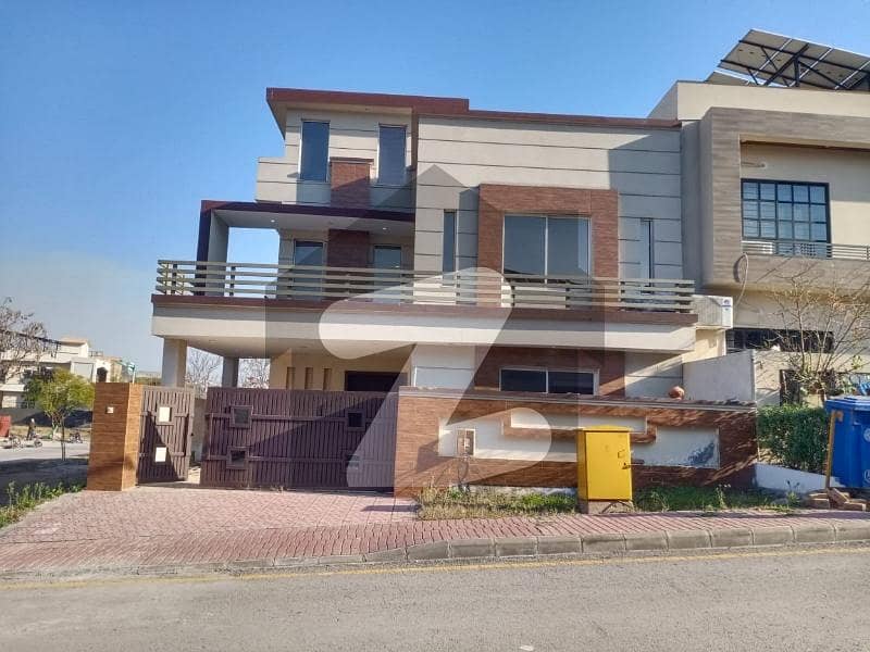 13 Marla Luxury House Available For Sale With Extra Land