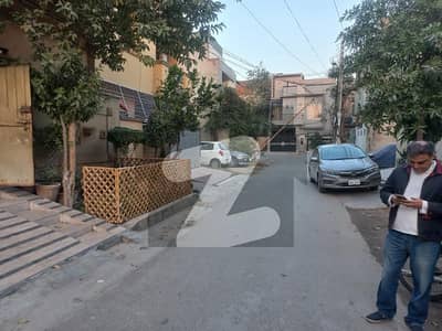 جوہر ٹاؤن لاہور میں 5 کمروں کا 5 مرلہ مکان 2.25 کروڑ میں برائے فروخت۔ جوہر ٹاؤن لاہور میں 5 کمروں کا 5 مرلہ مکان 2.25 کروڑ میں برائے فروخت۔