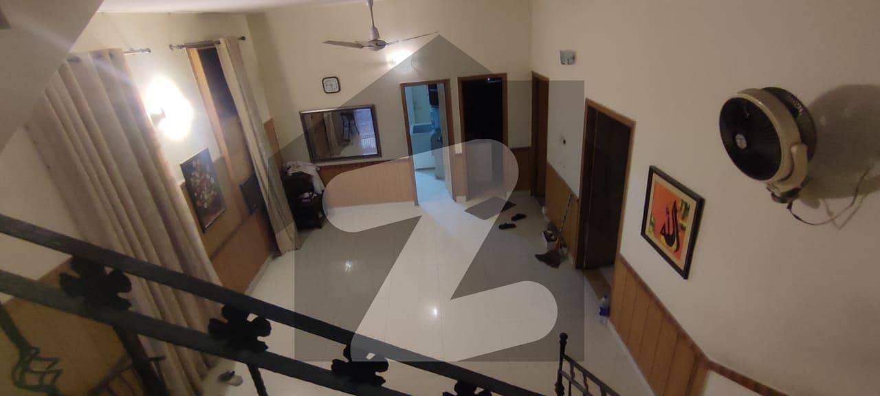 شادمان لاہور میں 4 کمروں کا 10 مرلہ مکان 1.5 لاکھ میں کرایہ پر دستیاب ہے۔