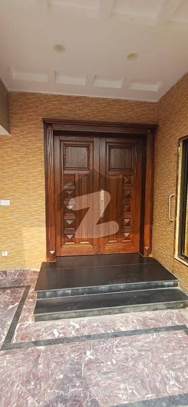 طارق گارڈنز ۔ بلاک ڈی طارق گارڈنز,لاہور میں 4 کمروں کا 1 کنال مکان 5.99 کروڑ میں برائے فروخت۔