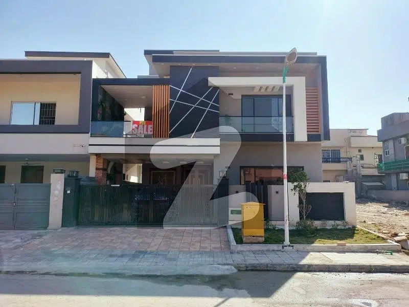 10 Marla Designer House For sale Block C Bahria Town All facilities Available