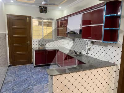سوان گارڈن ۔ بلاک ای سوان گارڈن,اسلام آباد میں 6 کمروں کا 10 مرلہ مکان 1.2 لاکھ میں کرایہ پر دستیاب ہے۔