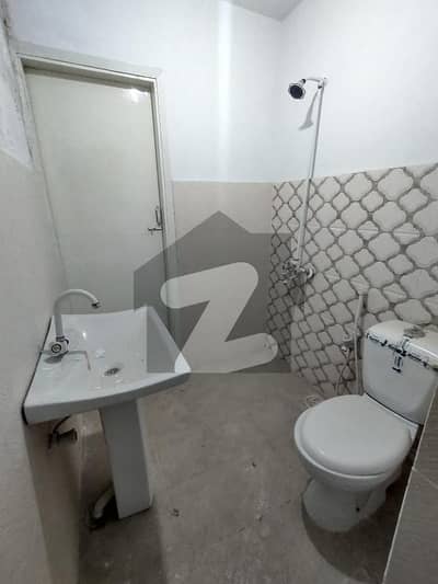 2 Bed Lounge Available For Sale In Dastgir