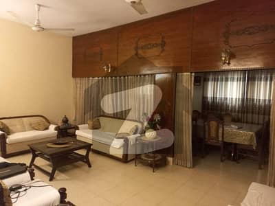 گلشنِ اقبال ٹاؤن کراچی میں 6 کمروں کا 10 مرلہ مکان 5.5 کروڑ میں برائے فروخت۔