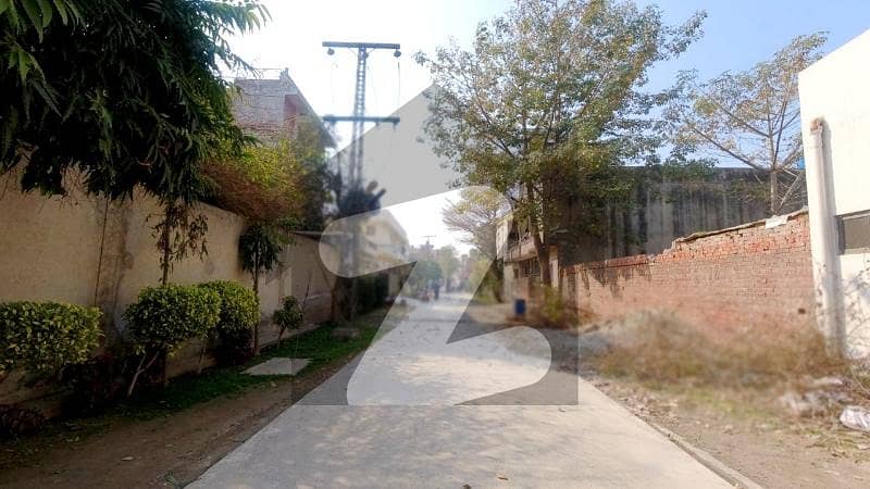 سلطان ٹاؤن لاہور میں 10 مرلہ رہائشی پلاٹ 3.0 کروڑ میں برائے فروخت۔